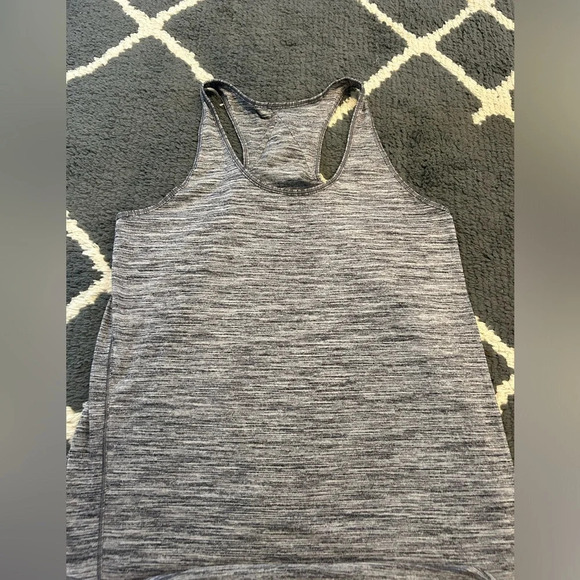 Lululemon Essential Tank Pleated - Picture 2 of 5